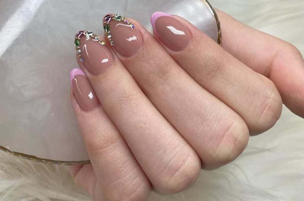5 diseños de uñas acrílicas ideales para una graduación 0