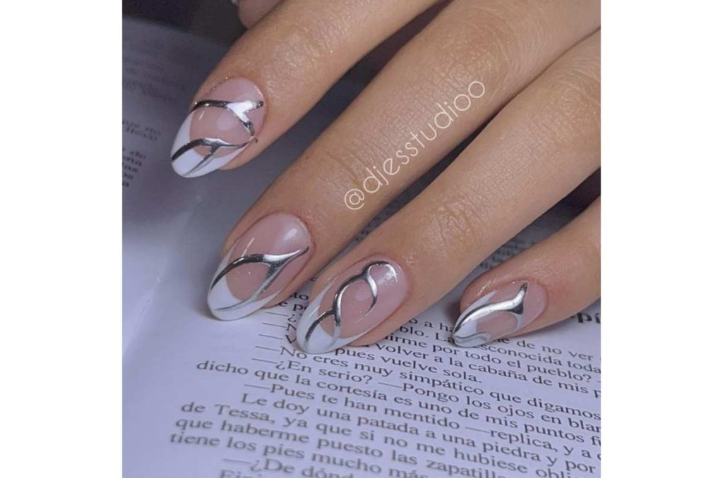 5 diseños de uñas acrílicas ideales para una graduación 3