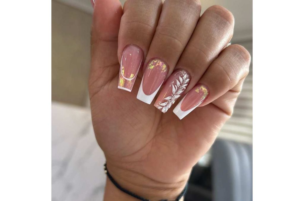5 diseños de uñas acrílicas ideales para una graduación 4