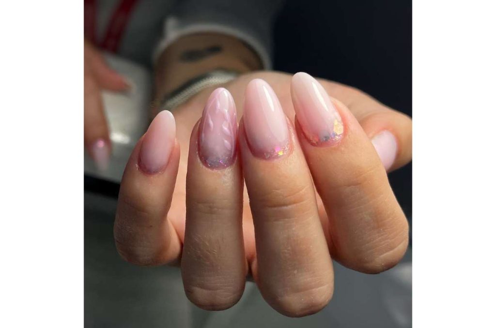 10 diseños sencillos y elegantes de uñas almendra para usarlas por primera vez 2