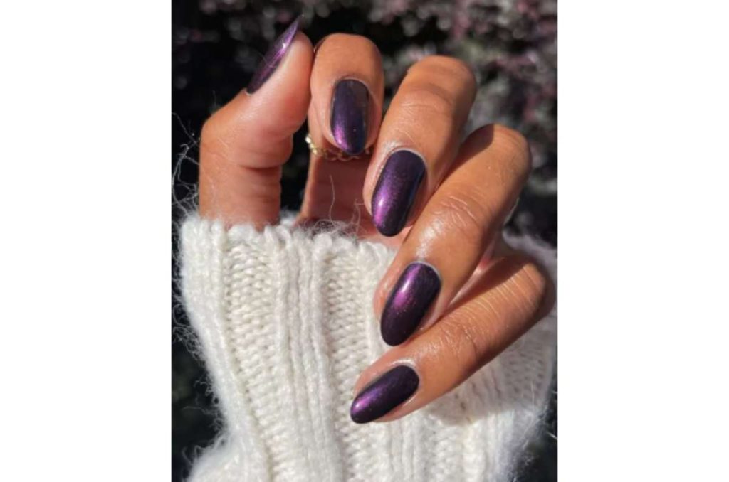 Uñas góticas y elegantes que no son negras ideales para la oficina 0