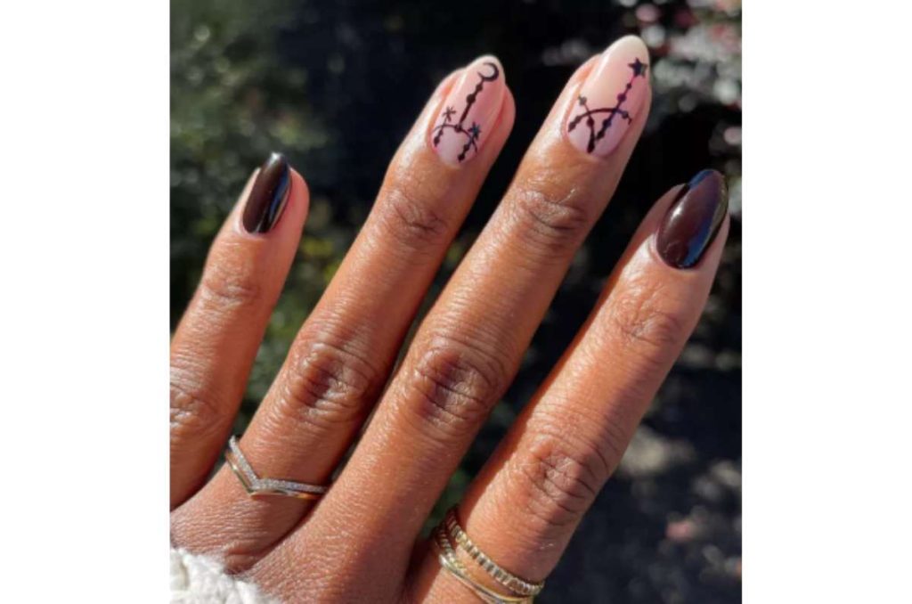 Uñas góticas y elegantes que no son negras ideales para la oficina 5