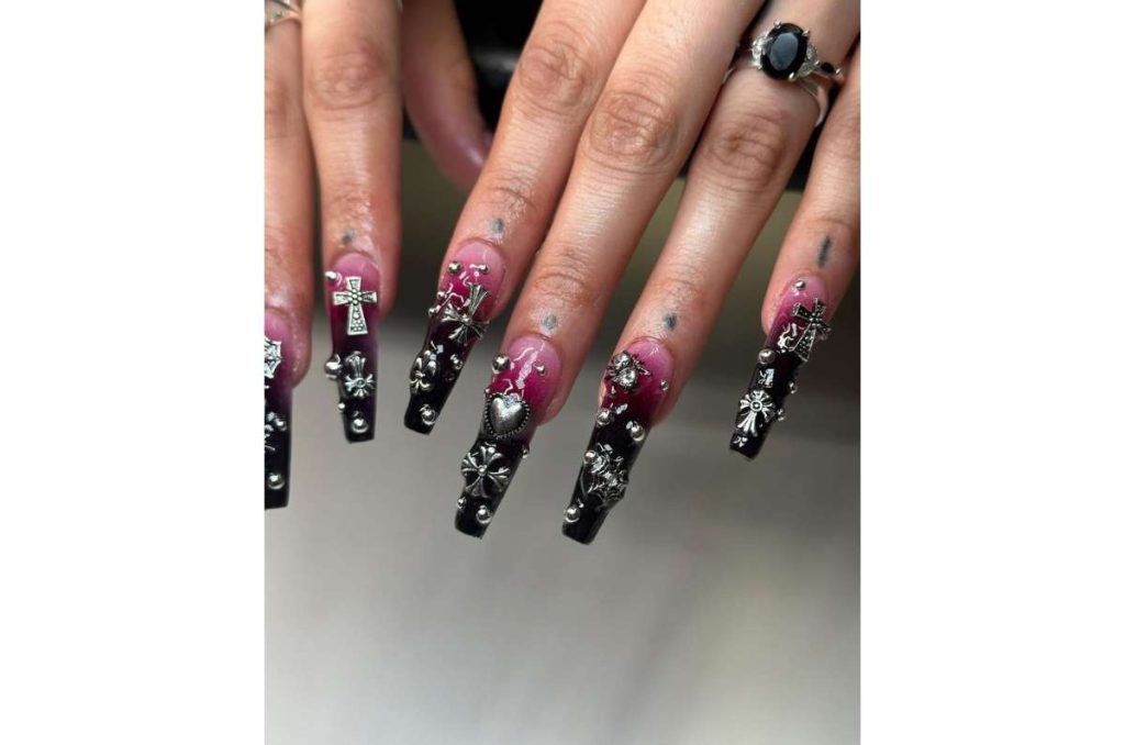 Uñas góticas y elegantes que no son negras ideales para la oficina 4