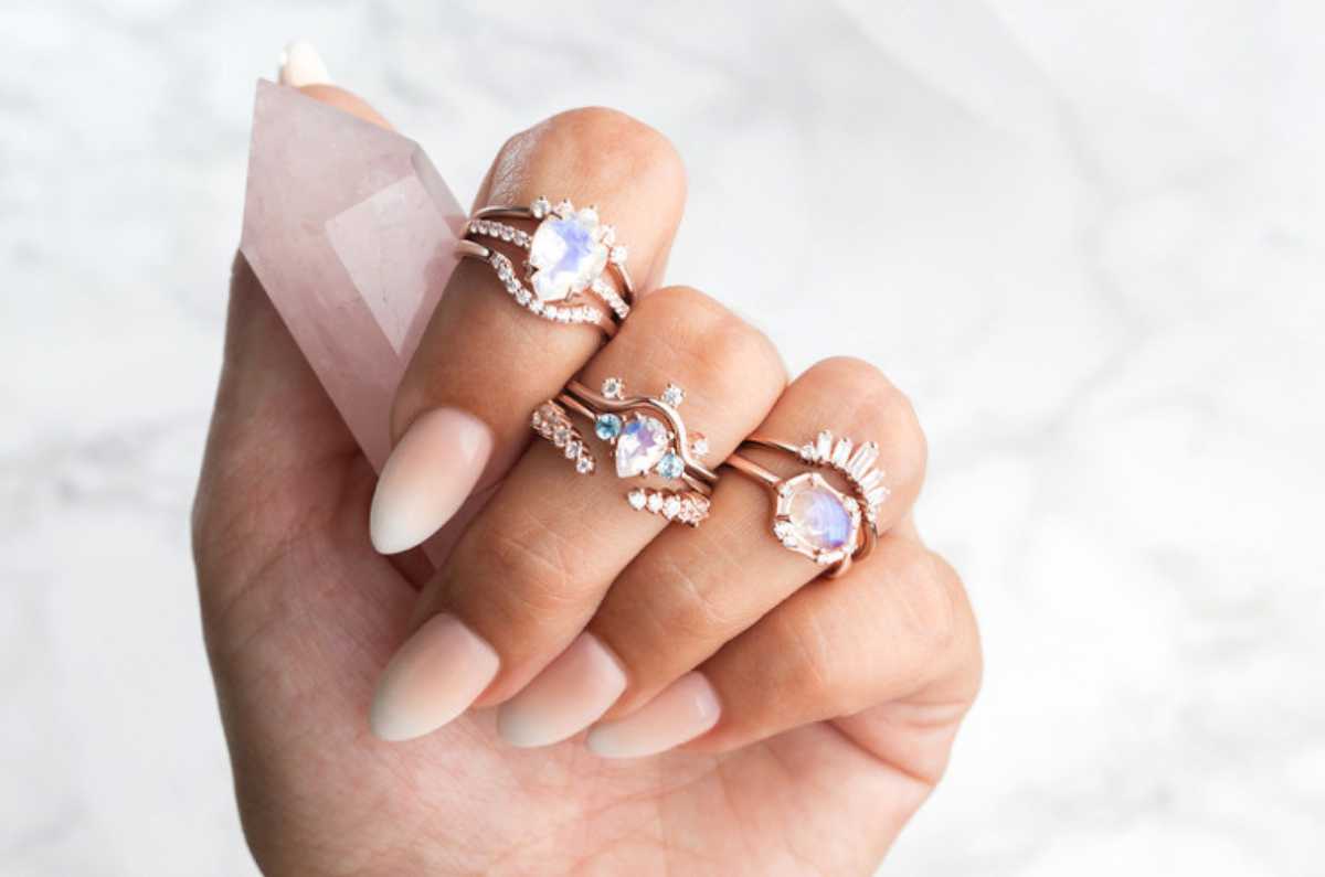 Cómo llevar múltiples anillos sin verte exagerada