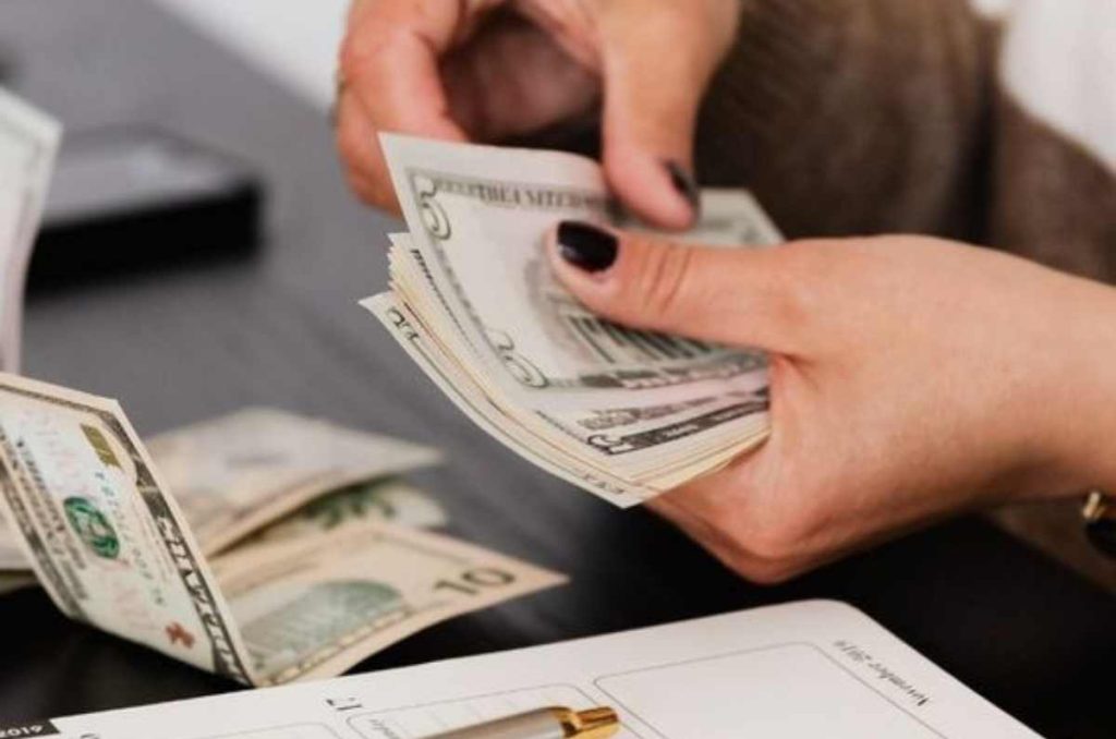 Hábitos de las mujeres que siempre tienen dinero (que debes de copiar) 1