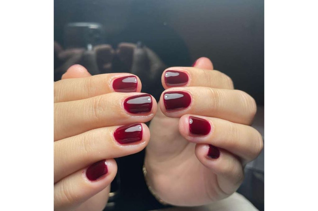 Uñas merlot: 10 formas para lucir unas manos elegantes en cualquier ocasión 0