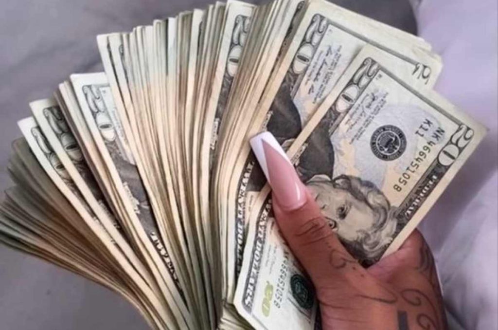 Hábitos de las mujeres que siempre tienen dinero (que debes de copiar) 0