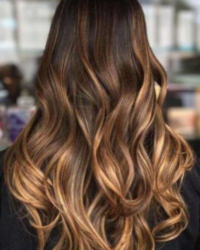 Tonos caramelo y miel en balayage