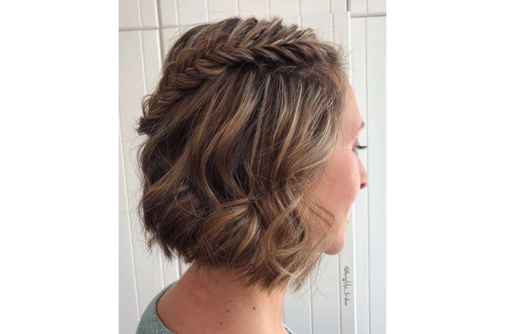 Peinados con mini trenzas para lucir cabello corto elegante 0