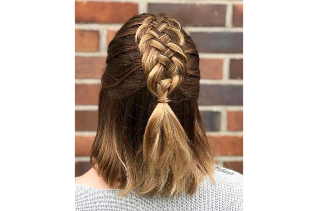 Peinados con mini trenzas para lucir cabello corto elegante 4