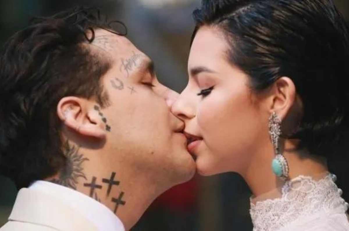 Nodal comparte foto de Ángela Aguilar en bikini y luce súper abdomen; desmienten embarazo