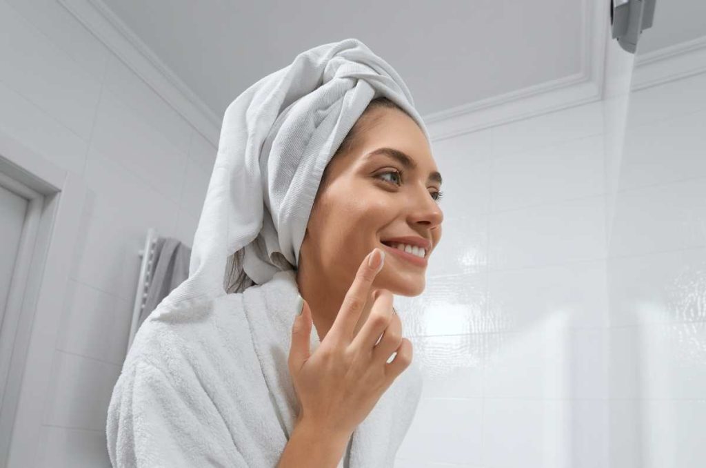 Rutina de skincare para mantener una piel hidratada en otoño + trivia 2