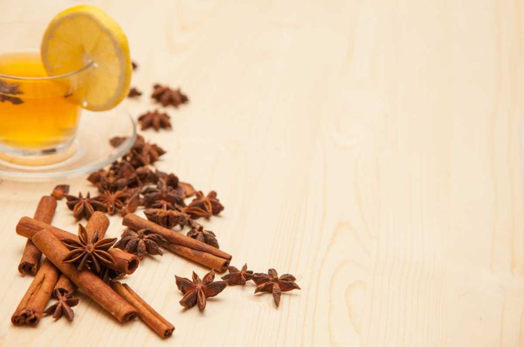 Cómo usar el té de canela para aclarar el cabello y fortalecerlo 0