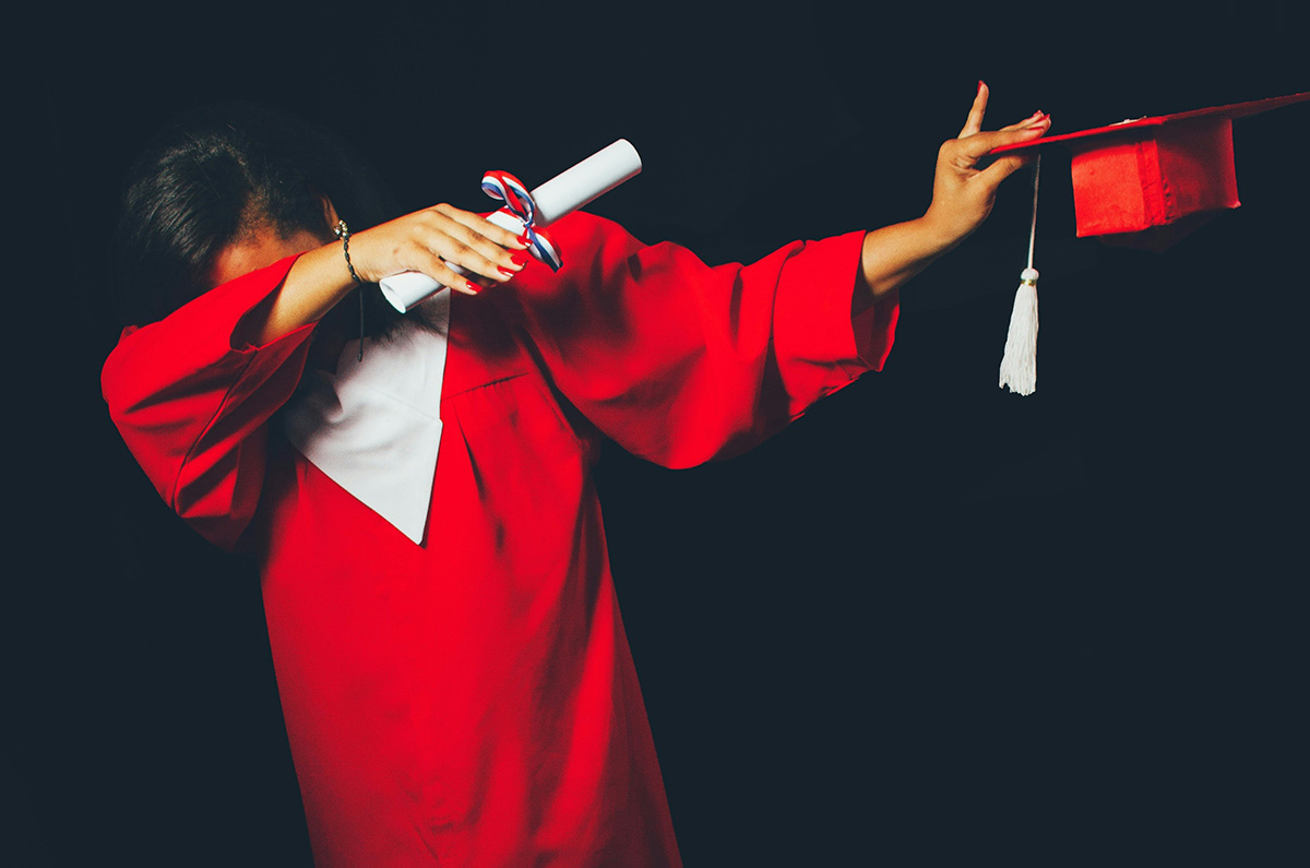 Convierte tu experiencia en éxito: cómo las mujeres pueden obtener un título universitario sin volver a las aulas
