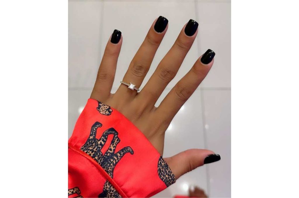 Uñas negras elegantes