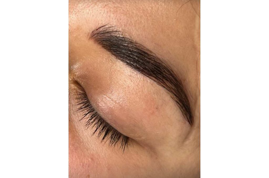 Cómo depilar tus cejas para conseguir una mirada más joven 0