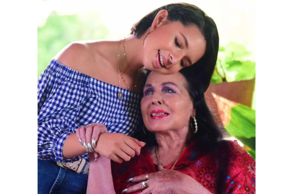 Ángela Aguilar sorprende con cintura de “avispa” que heredó de su abuela Flor 2