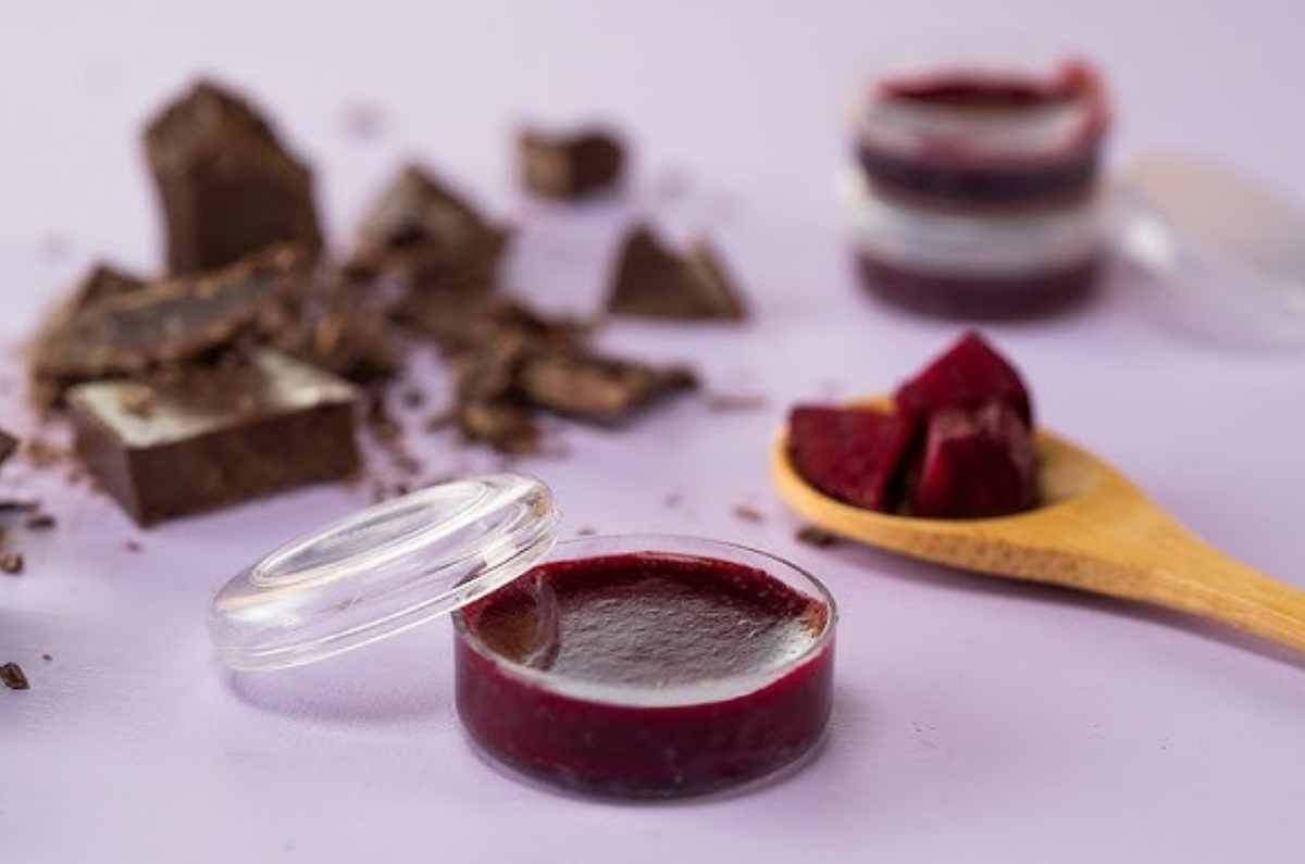 Cómo hacer tu propio blush casero y natural usando betabel