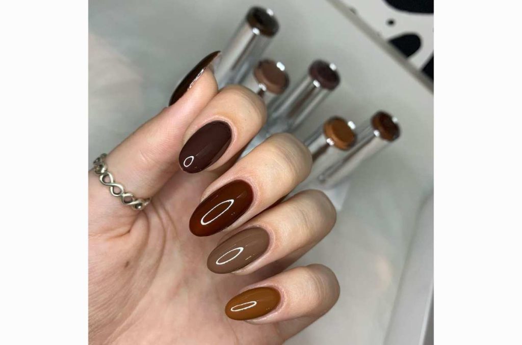 Dark chocolate nails: las uñas perfectas para la temporada 0