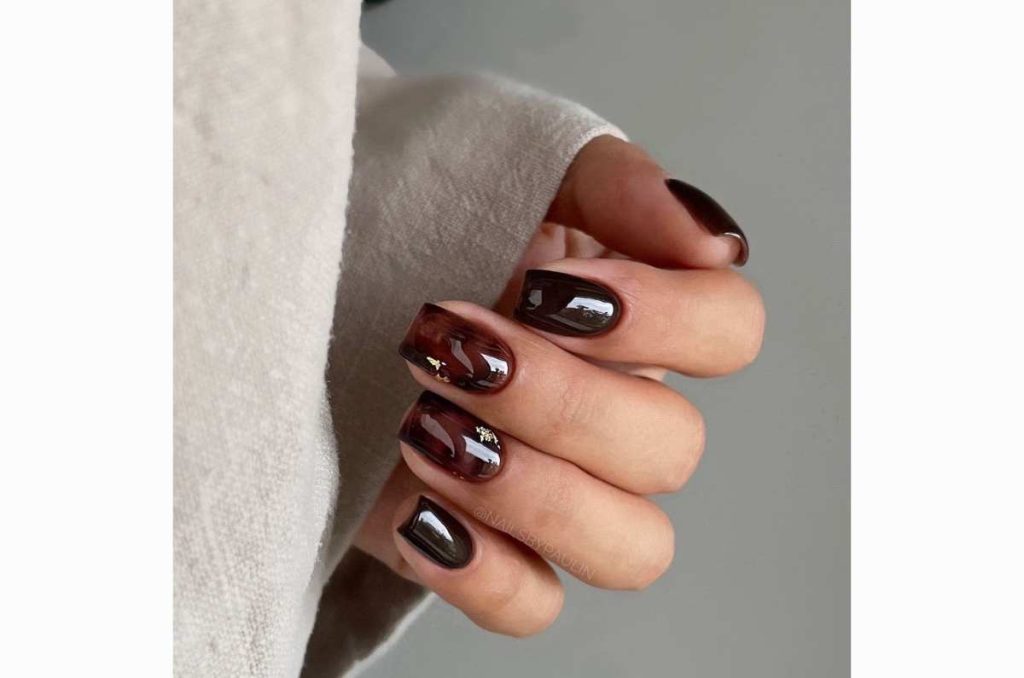 Dark chocolate nails: las uñas perfectas para la temporada 1
