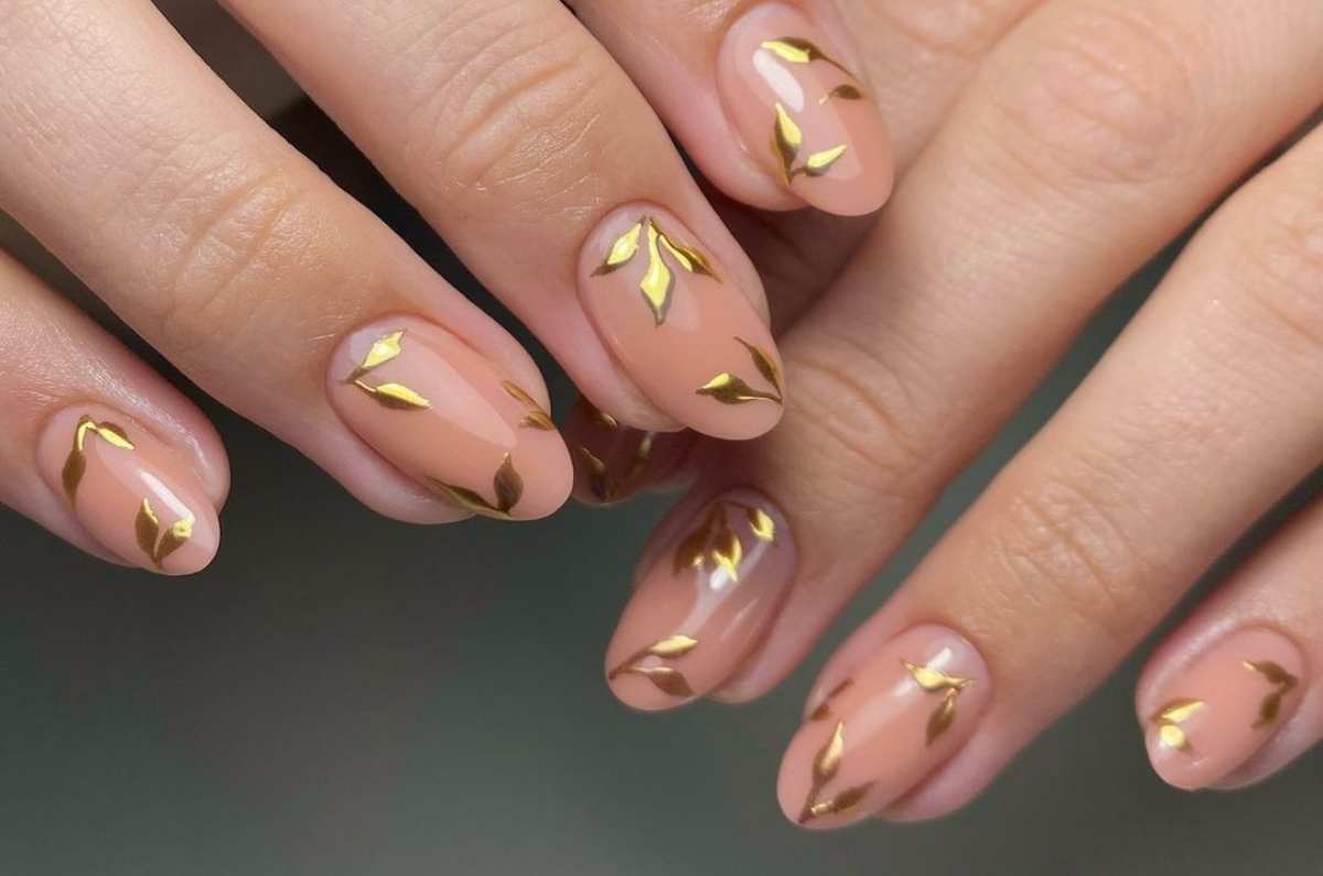 10 diseños de uñas con hojas para el otoño