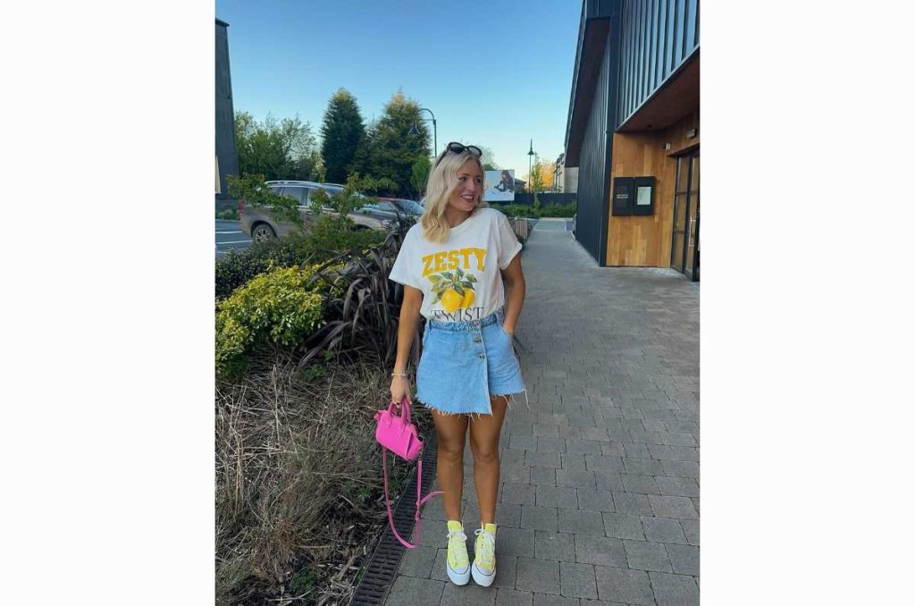 7 formas de lucir faldas con tenis para looks casuales pero arreglados 0