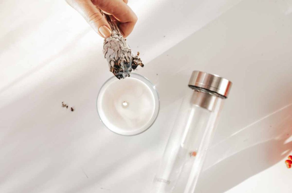 Limpieza energética: cómo limpiar tu casa con romero para quitar las malas vibras 4