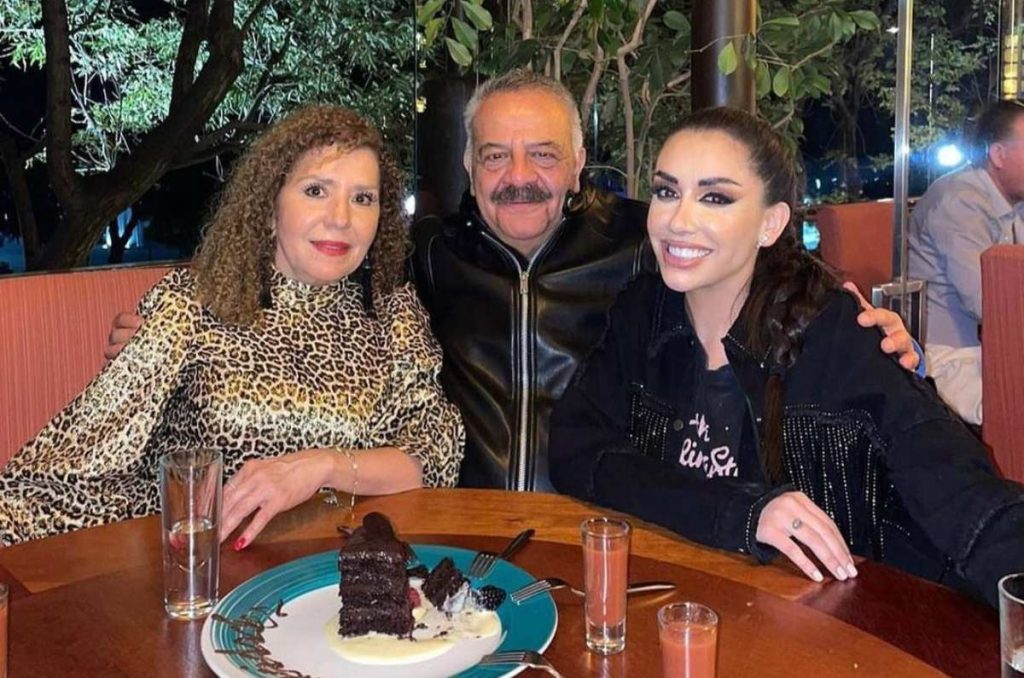 Ella es la guapa mamá de Karime que siempre la apoyó en LCDLF 1
