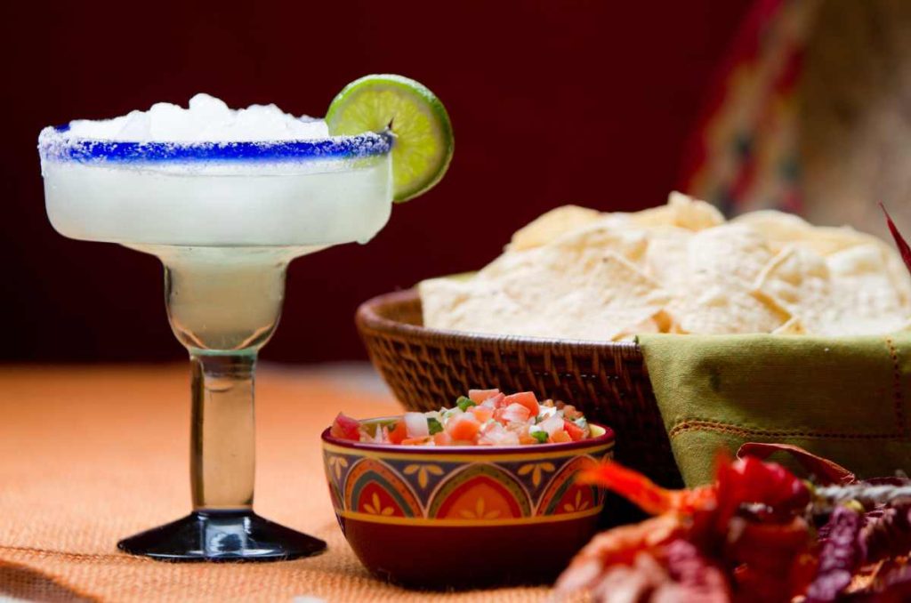 Cócteles patrios muy fáciles de hacer para celebrar una fiesta mexicana en casa 1