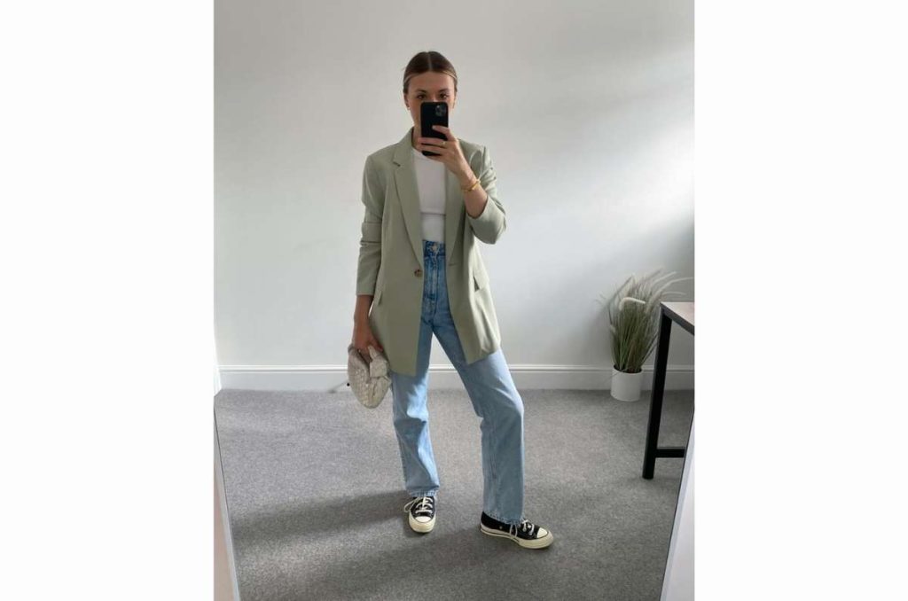 10 outfits arreglados con tenis de colores para la oficina 6