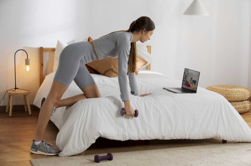 ejercicios en pilates en la cama