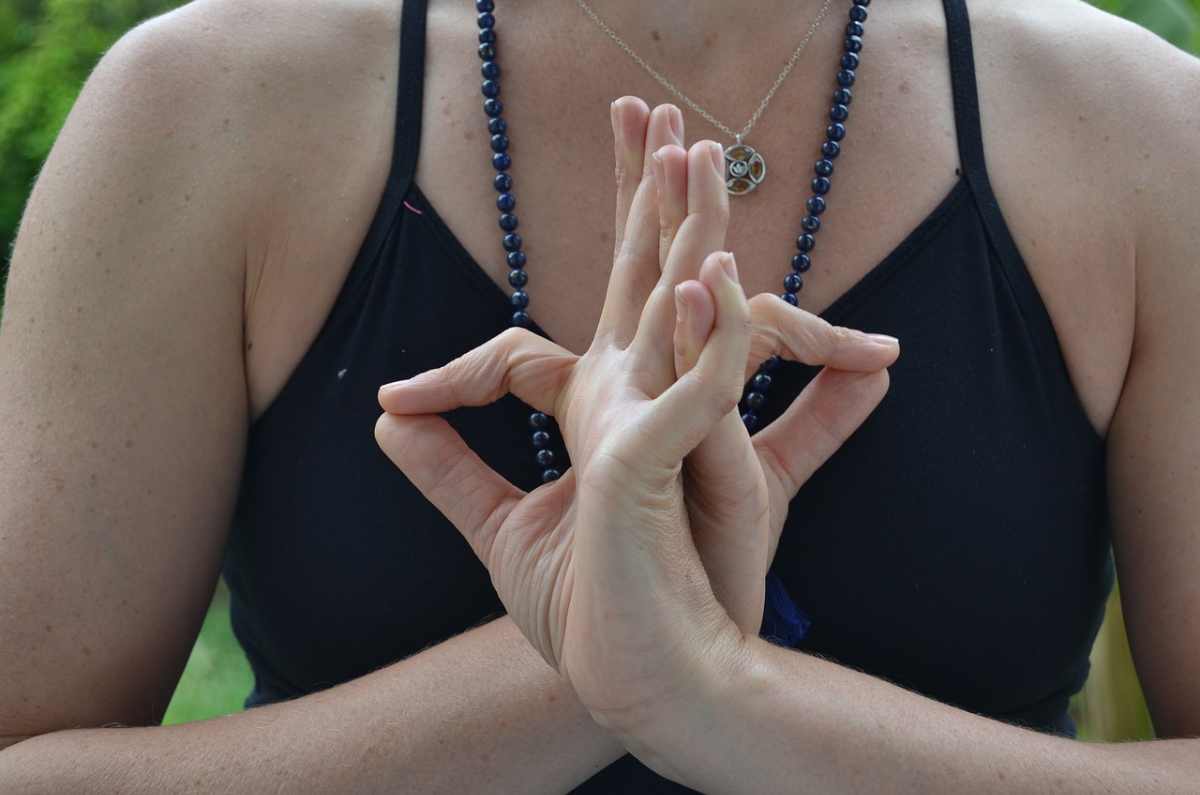 Qué son los mudras de protección y cómo estás posiciones de manos pueden llenarte de energía