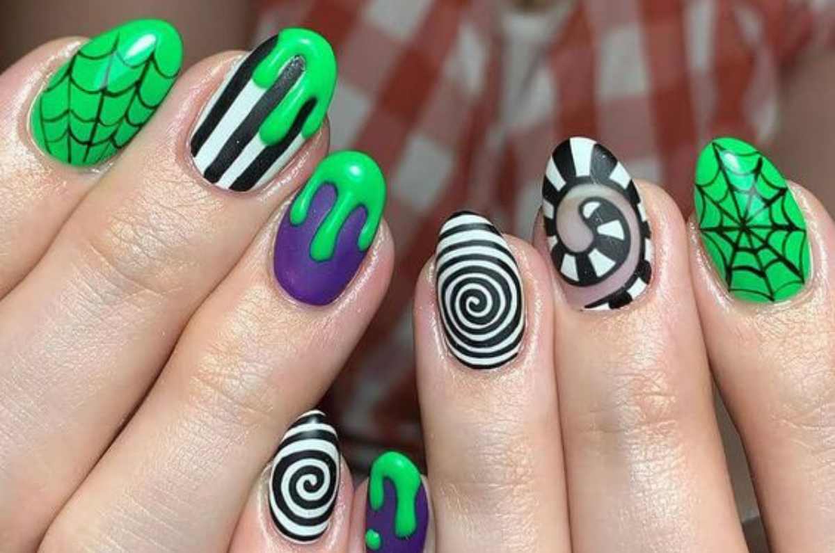 Diseños de uñas inspiradas en la película «Beetlejuice» para usar en Halloween