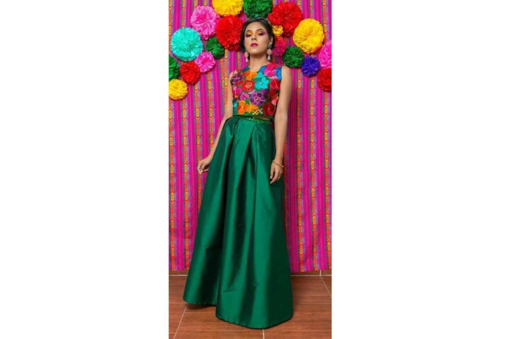 10 outfits que puedes usar con vestidos mexicanos para celebrar el 15 de septiembre 4