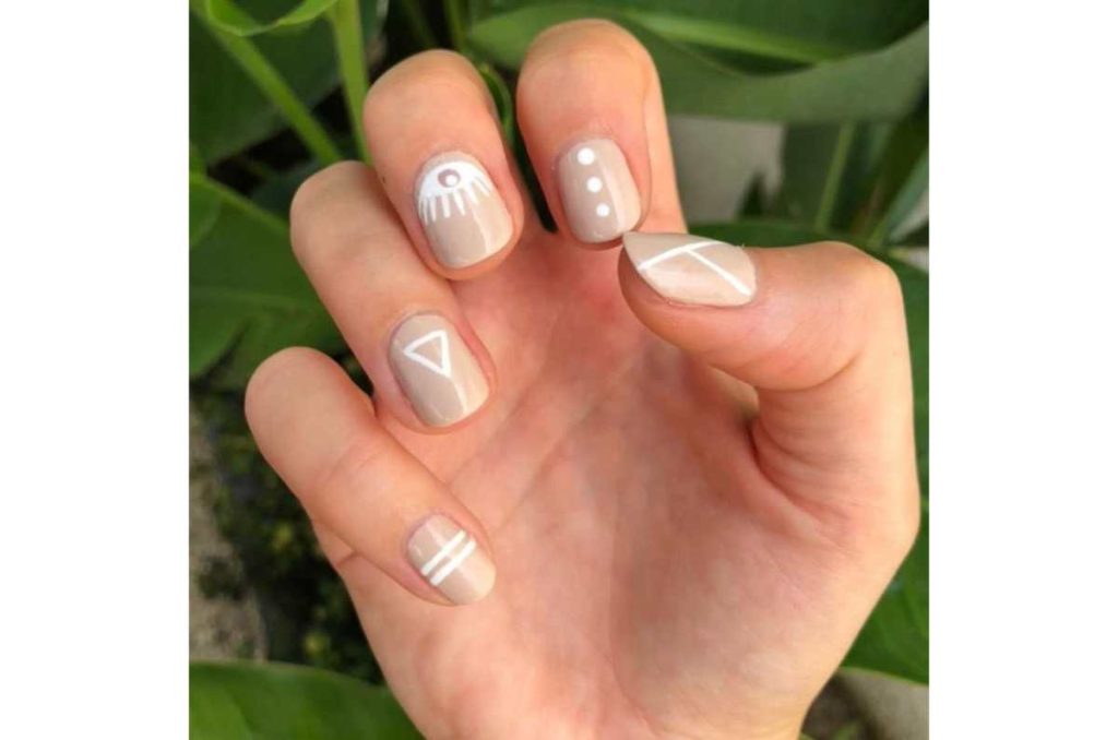 10 diseños de uñas neutros ideales para cualquier ocasión si tienes 40+ 8