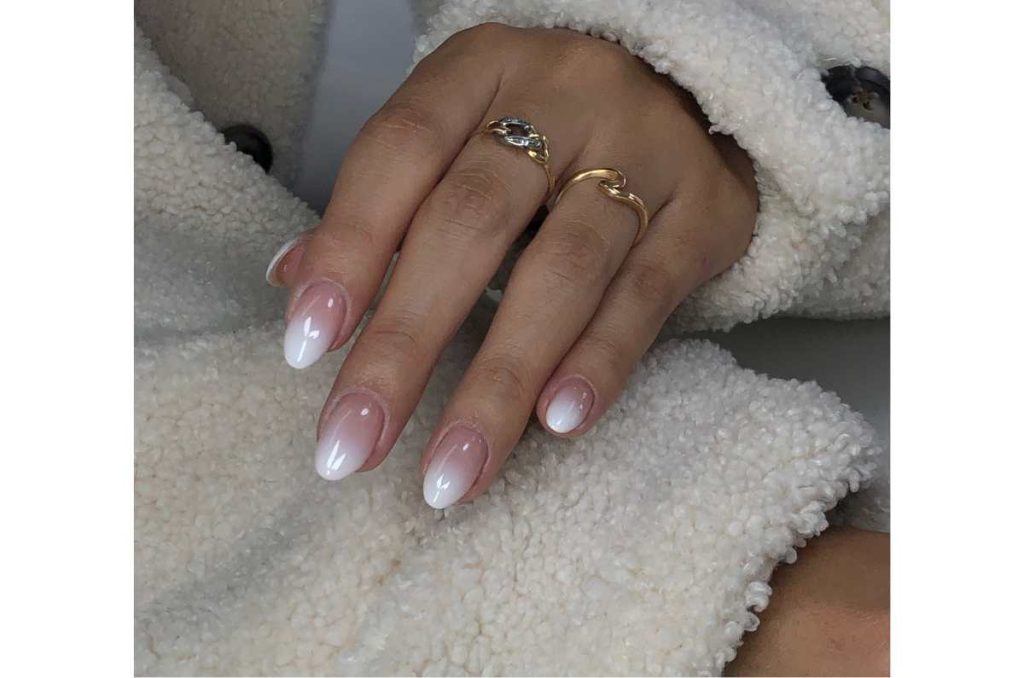 10 diseños de uñas neutros ideales para cualquier ocasión si tienes 40+ 6
