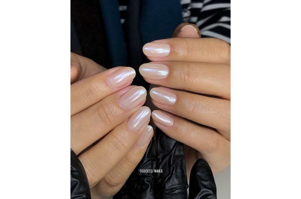 10 diseños de uñas neutros ideales para cualquier ocasión si tienes 40+ 4
