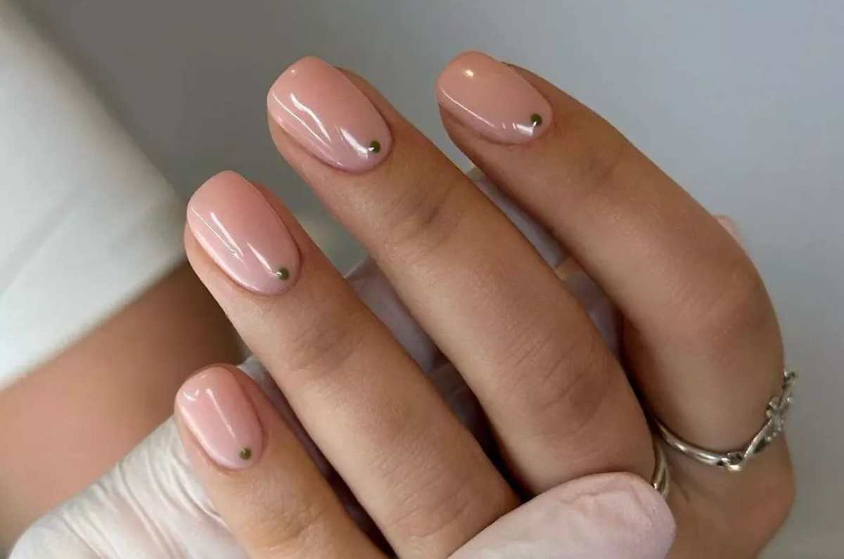 10 diseños de uñas neutros ideales para cualquier ocasión si tienes 40+