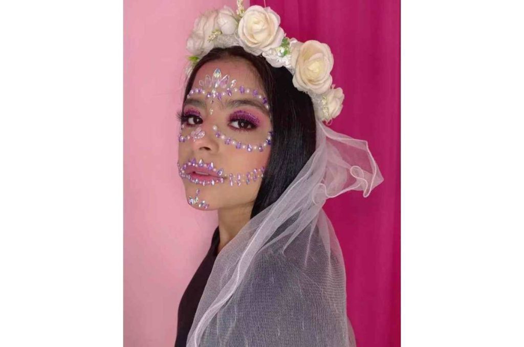 Maquillajes de Catrina con piedritas fáciles de hacer 0
