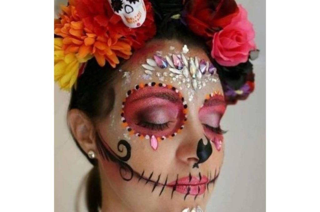 Maquillajes de Catrina con piedritas fáciles de hacer 3
