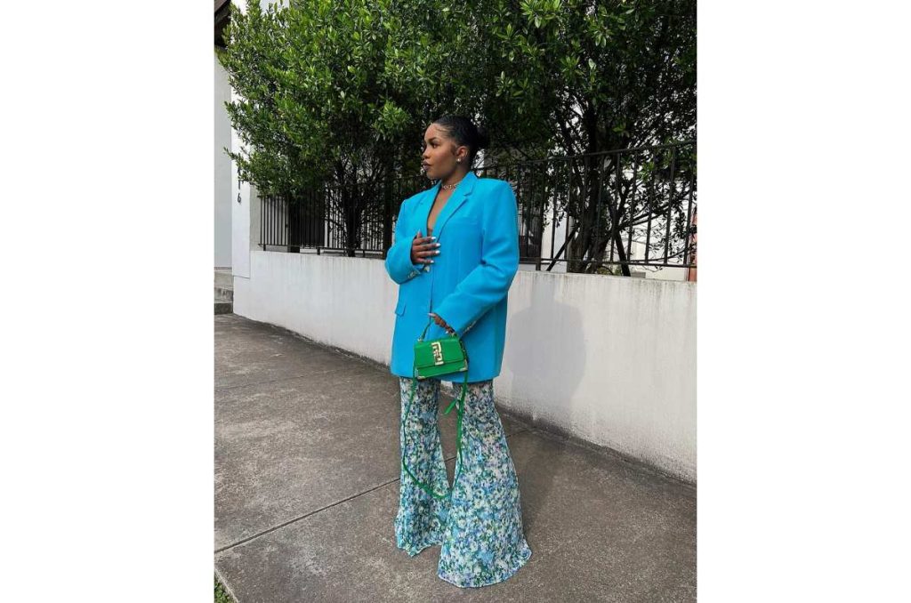 5 colores y estampados que combinan mejor con los pantalones acampanados 4