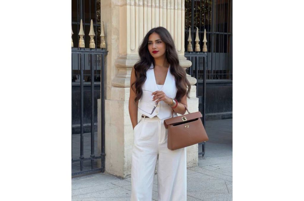 Litzy nos muestra cómo lucir sofisticada y perfecta con un traje sastre blanco 2