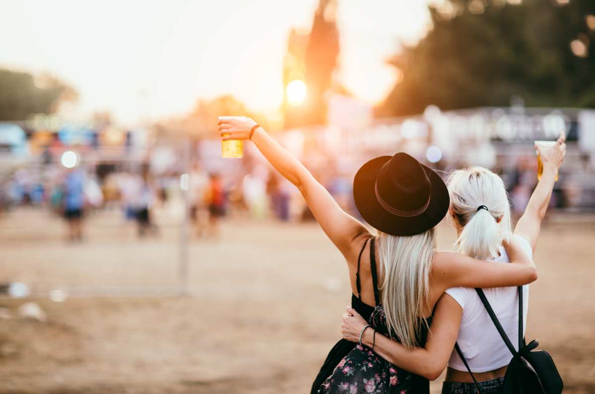 «Celular aburrido»: la forma de disfrutar más los festivales y el presente