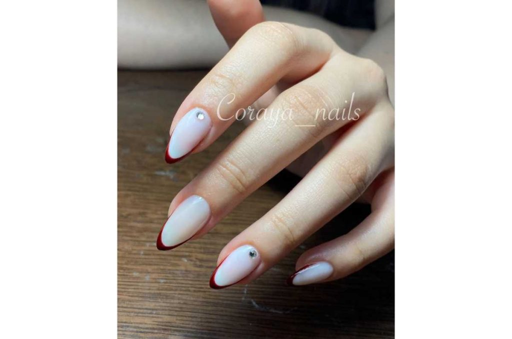 7 diseños de uñas con cristales que sí se ven elegantes 0