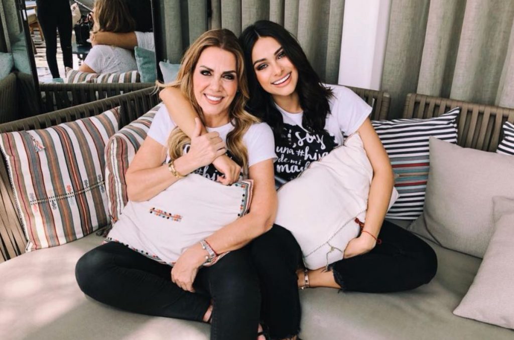 Renata Notni heredó la belleza de su atractiva mamá y esta foto es la prueba 0