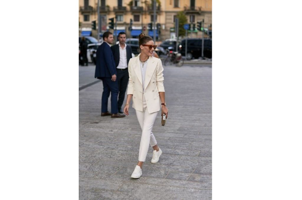 10 outfits cómodos para mamás de 40s que AMAN lucir arregladas 9