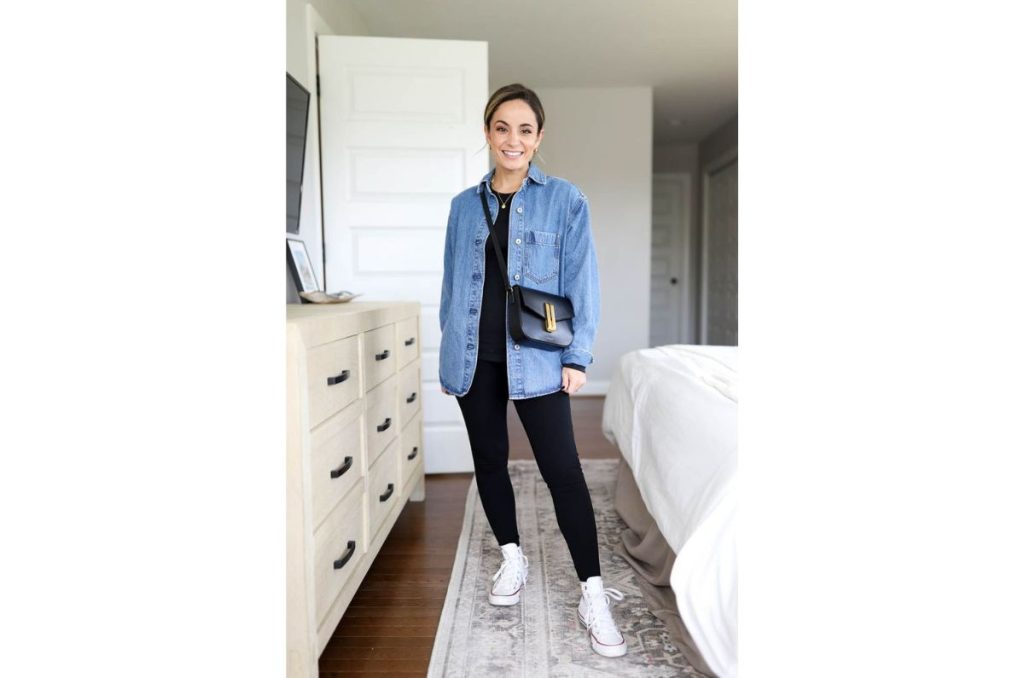 10 outfits cómodos para mamás de 40s que AMAN lucir arregladas 2