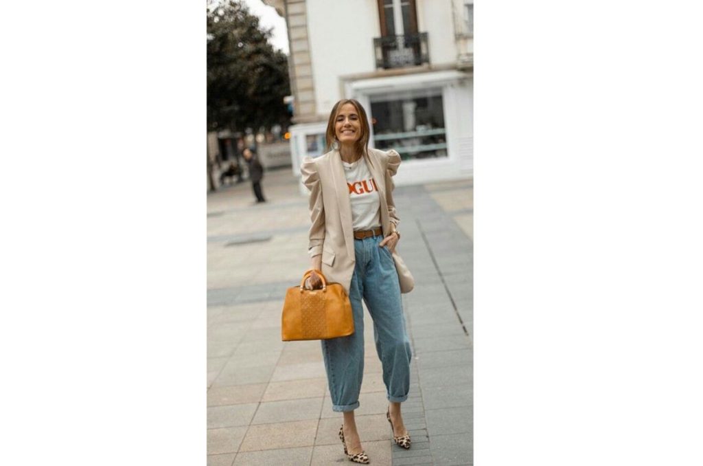 10 outfits cómodos para mamás de 40s que AMAN lucir arregladas 6