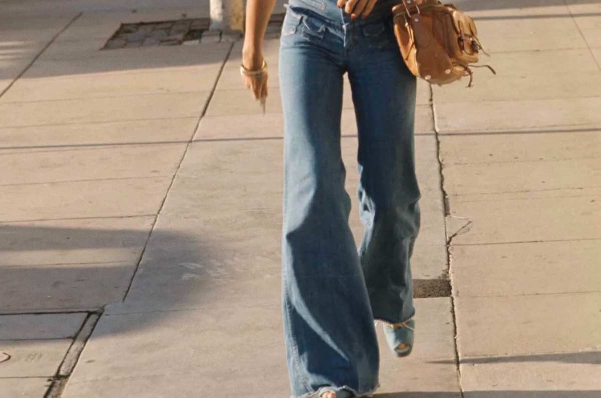 ¿Qué blusas o camisetas son las más recomendadas para usar con pantalones de corte campana?