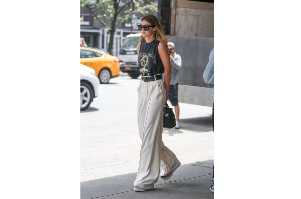 Cuáles blusas combinar con pantalones anchos para un look perfecto 4